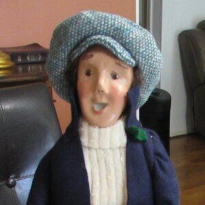 BYERS' CHOICE LTD. "The Carolers" Candle Holder Vendor  13 1/2" Tall